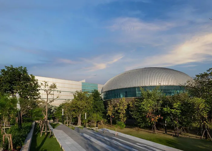 Centara Life Government Complex & Convention Centre Chaeng Watthana Hotel 4*